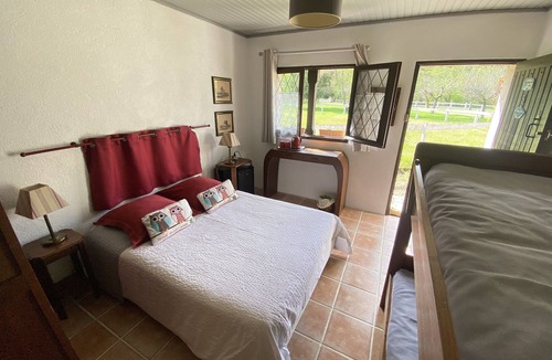 Amboise Bed & Breakfast | Guest Room “Auberge Marcheroux N°5” with Shared Garden and Wi-Fi