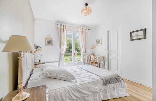 Blanquefort Bed & Breakfast | Guest Room Bastide De Mongiraud with Pool