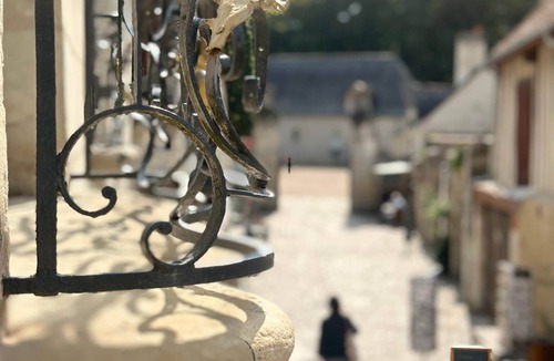 Azay-le-Rideau Apartment | Guest Room Bleue - Auberge Radieuse