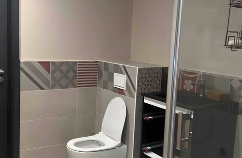 Champdray Bed & Breakfast | Guest Room “Brimbelle Room with Private Bathroom” – Shared Terrace, Wi-Fi & AC