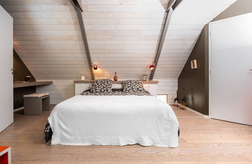Arzano Bed & Breakfast | Guest Room 'Cassiopé' with Shared Pool, Terrace, and Wi-Fi