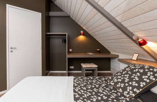 Arzano Bed & Breakfast | Guest Room 'Cassiopé' with Shared Pool, Terrace, and Wi-Fi
