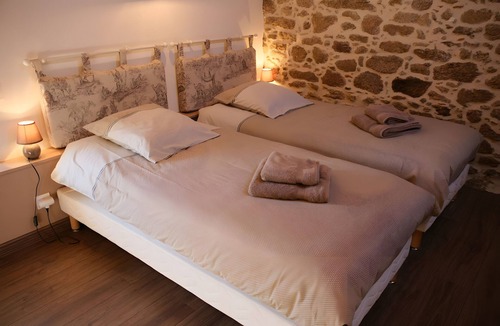 Les Epesses Bed & Breakfast | Guest Room “Castanea, Le Grenier” with Shared Terrace, Garden and Wi-Fi