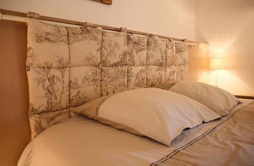 Les Epesses Bed & Breakfast | Guest Room “Castanea, Le Grenier” with Shared Terrace, Garden and Wi-Fi