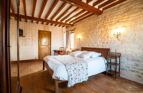 Coulombs Bed & Breakfast | Guest Room "Chambre Galopin" with Shared Garden and Wi-Fi