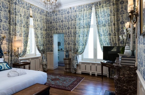 Azay-sur-Cher Bed & Breakfast | Guest Room 'Chambre D'hôtes Bleue' with Wi-Fi and Air Conditioning