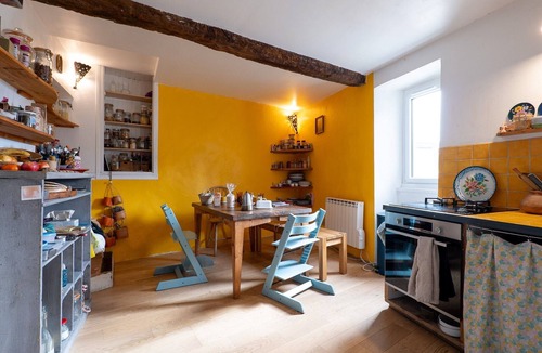Reillanne Bed & Breakfast | Guest Room “Chambre Au Calme” with Mountain View, Shared Terrace, and Wi-Fi