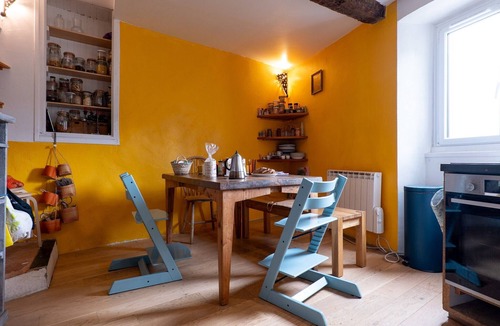 Reillanne Bed & Breakfast | Guest Room “Chambre Au Calme” with Mountain View, Shared Terrace, and Wi-Fi