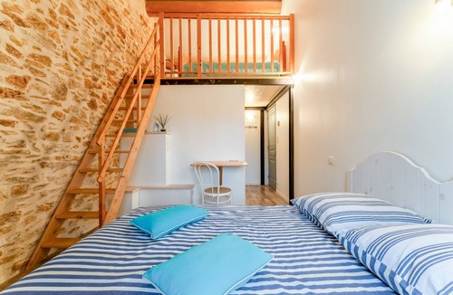 Piolenc Bed & Breakfast | Guest Room “Chambre Bleuet” with Shared Pool, Wi-Fi, and Air Conditioning