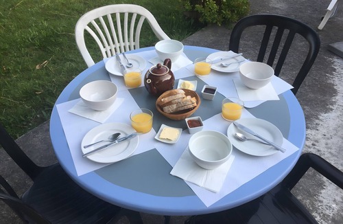 Serres Bed & Breakfast | Guest Room “Chambre Cardou” with Mountain View, Shared Terrace and Garden