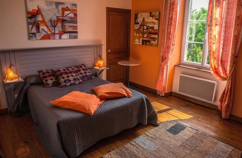 Moux Bed & Breakfast | Guest Room “Chambre Dora - Relais De L'Alaric” with Shared Pool, Garden & Wi-Fi