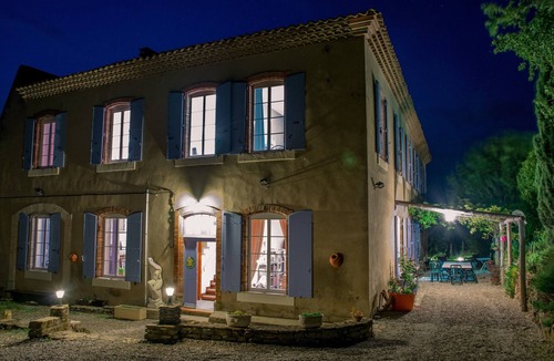 Moux Bed & Breakfast | Guest Room “Chambre Dora - Relais De L'Alaric” with Shared Pool, Garden & Wi-Fi