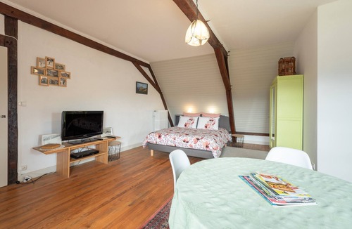 Lagarde Bed & Breakfast | Guest Room 'Chambre Marie-Jo' with Mountain View, Shared Terrace & Wi-Fi