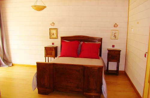 Soubes Bed & Breakfast | Guest Room 'Chambre Gabrielle' with Shared Pool, Communal Terrace, and Wi-Fi