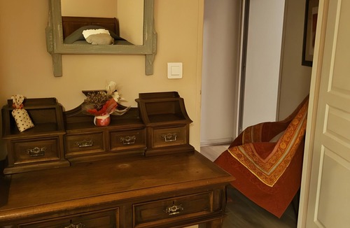Bernis Bed & Breakfast | Guest Room 'Chambre Marcel Pagnol' with Shared Terrace, Wi-Fi and Air Conditioning