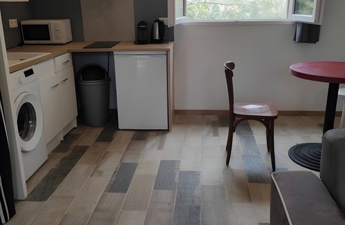 Narbonne Bed & Breakfast | Guest Room “Chez Anne” with Wi-Fi