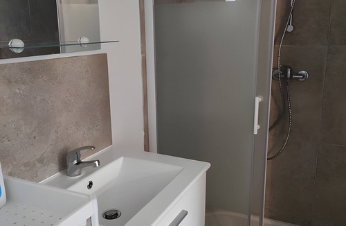 Narbonne Bed & Breakfast | Guest Room “Chez Anne” with Wi-Fi