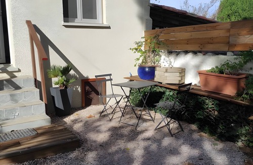 Narbonne Bed & Breakfast | Guest Room “Chez Anne” with Wi-Fi
