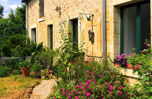 Durtal Bed & Breakfast | Guest Room 'Cocon' with Shared Garden and Wi-Fi