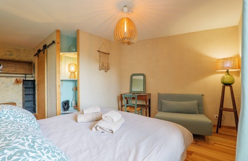 Saint-Remeze Bed & Breakfast | Guest Room “Côté Cour” with Large Shared Courtyard and Wi-Fi