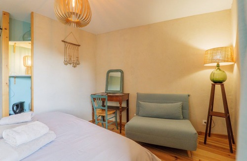 Saint-Remeze Bed & Breakfast | Guest Room “Côté Cour” with Large Shared Courtyard and Wi-Fi