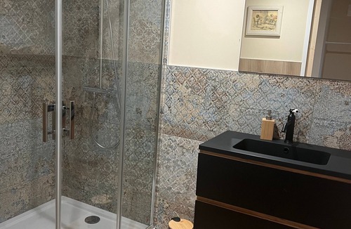 Champdray Bed & Breakfast | Guest Room “Douglas Room with Private Bathroom”, Shared Terrace, Wi-Fi, Air Conditioning