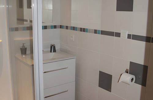 Sevremont Bed & Breakfast | Guest Room 'Eléonore - Aux Charmes D’antan' with Shared Pool, Terrace, and Wi-Fi