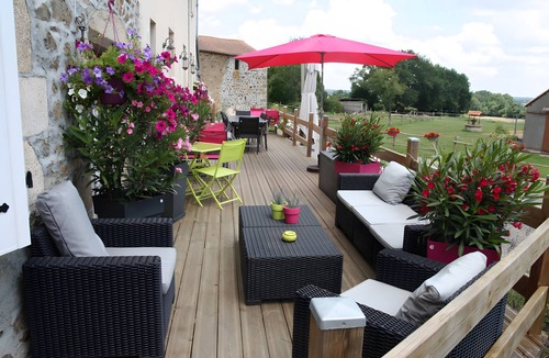 Sevremont Bed & Breakfast | Guest Room 'Eléonore - Aux Charmes D’antan' with Shared Pool, Terrace, and Wi-Fi