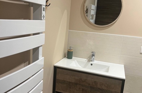 Champdray Bed & Breakfast | Guest Room “Épicéa” with Private Bathroom, Shared Terrace, Wi-Fi & Air Conditioning