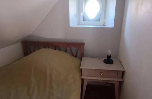 Cerans-Foulletourte Bed & Breakfast | Guest Room 'Chambre Verte' with Wi-Fi