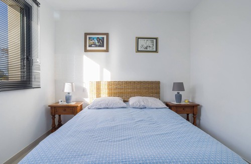 Laroque-des-Alberes Bed & Breakfast | Guest Room “Suite Bougainvillier - Fleur de Lys” with Mountain View, Wi-Fi & Air Conditioning