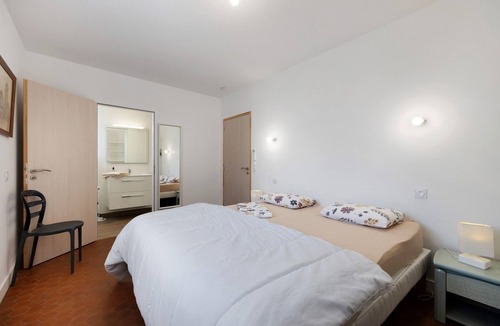 Olonne-sur-Mer Bed & Breakfast | Guest Room Sous le Pin “Room 1” with Shared Terrace, Wi-Fi, and Air Conditioning!