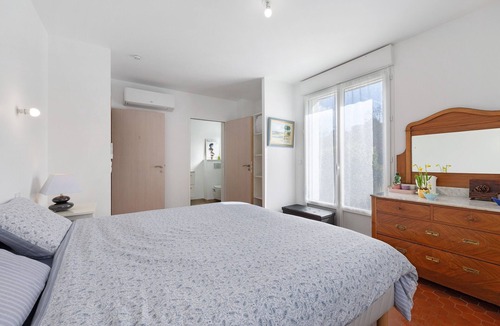 Olonne-sur-Mer Bed & Breakfast | Guest Room Sous le Pin "Room 2" with Shared Terrace, Wi-Fi, and Air Conditioning!