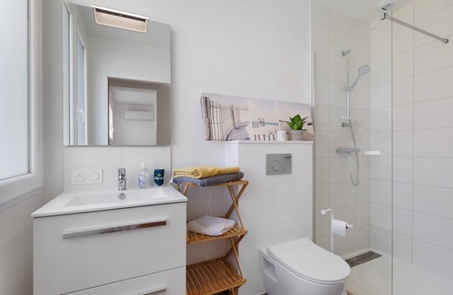 Olonne-sur-Mer Bed & Breakfast | Guest Room Sous le Pin "Room 4" with Shared Terrace, Wi-Fi, and Air Conditioning!