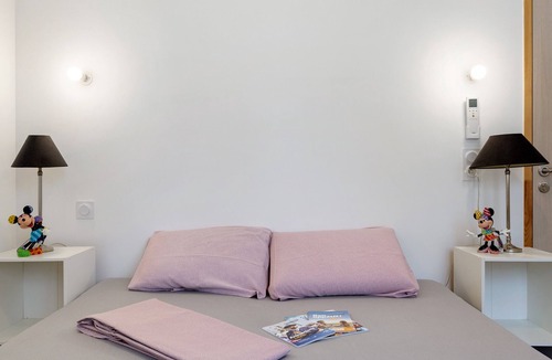 Olonne-sur-Mer Bed & Breakfast | Guest Room Sous le Pin 'Room 5' with Shared Terrace, Wi-Fi, and Air Conditioning!