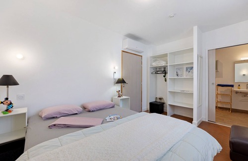 Olonne-sur-Mer Bed & Breakfast | Guest Room Sous le Pin 'Room 5' with Shared Terrace, Wi-Fi, and Air Conditioning!