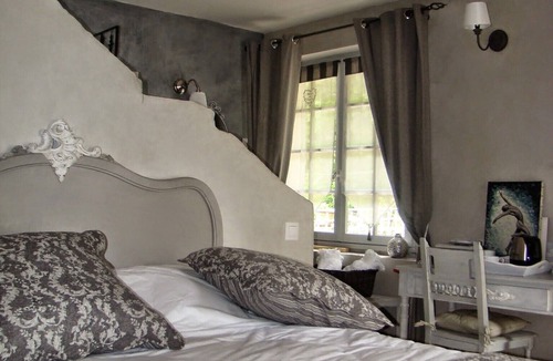Saint-Jean-aux-Bois Bed & Breakfast | Guest Room “Le Jardin de Saint Jean - Libellule” with Private Terrace, Shared Garden