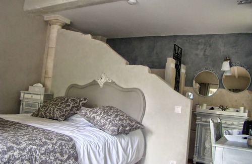 Saint-Jean-aux-Bois Bed & Breakfast | Guest Room “Le Jardin de Saint Jean - Libellule” with Private Terrace, Shared Garden