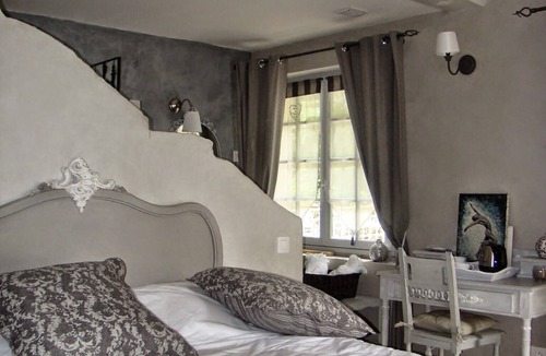 Saint-Jean-aux-Bois Bed & Breakfast | Guest Room “Le Jardin de Saint Jean - Libellule” with Private Terrace, Shared Garden