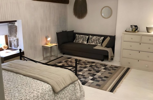 Soubrebost Bed & Breakfast | Guest Room “La Blanche” with Shared Terrace, Communal Garden and Wi-Fi