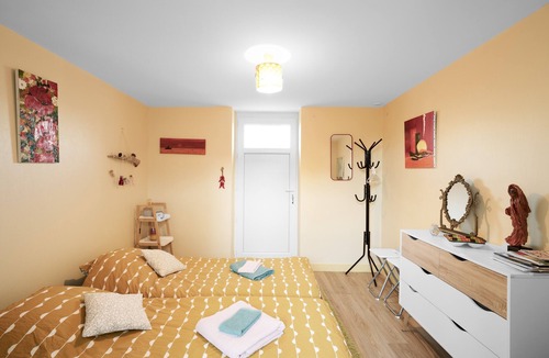 Neuvic Bed & Breakfast | Guest Room - La Bonbonnière