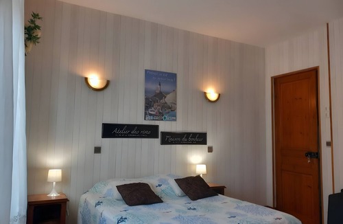 Abbeville Bed & Breakfast | Guest Room “La Chambre d’Alice” with Shared Terrace & Garden, Wi-Fi