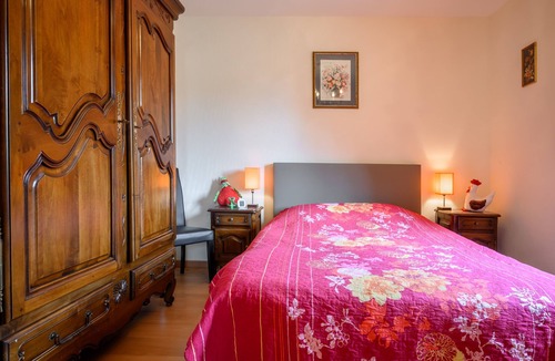 Walbach Bed & Breakfast | Guest Room “La Châtelaine - Pinot Blanc” with Mountain View, Shared Terrace & Wi-Fi