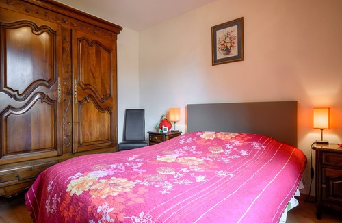 Walbach Bed & Breakfast | Guest Room “La Châtelaine - Pinot Blanc” with Mountain View, Shared Terrace & Wi-Fi