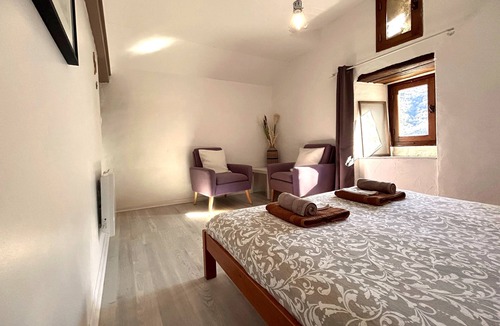 Sablieres Bed & Breakfast | Guest Room “La Drobie 2-3 pers” with Mountain View, Shared Pool and Garden