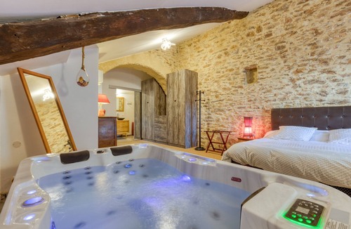 Faugeres Bed & Breakfast | Guest Room “La Forgerole” with Private Jacuzzi and Sauna