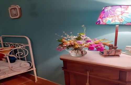 Mouzieys-Panens Bed & Breakfast | Guest Room 'La Grange Aux Livres' with Shared Garden and Wi-Fi