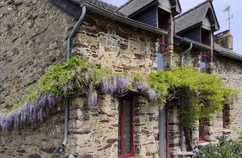 Plelan-le-Grand Bed & Breakfast | Guest Room La Glycine