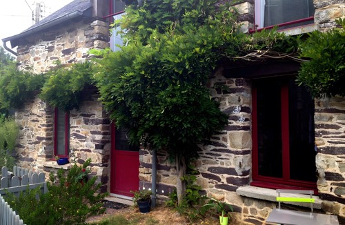 Plelan-le-Grand Bed & Breakfast | Guest Room La Glycine