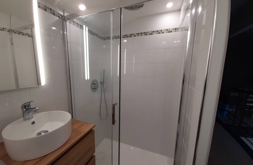 Sevremoine Bed & Breakfast | Guest Room "La Grande Rivière" with Shared Pool, Wi-Fi, and Air Conditioning